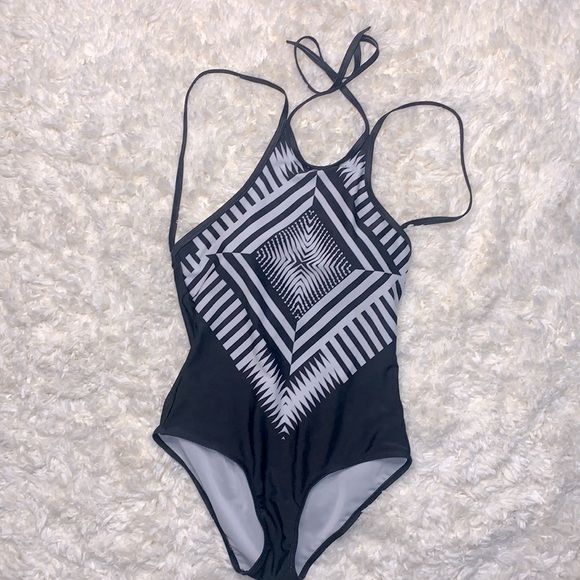 Black and white geometric swimsuit, one piece, size Medium, new without … - Picture 1 of 6
